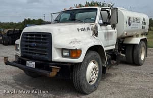 1996 Ford F-800 Image